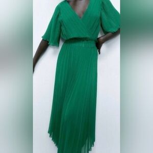 Zara Vibrant Green V Neck Pleated Dress Size L